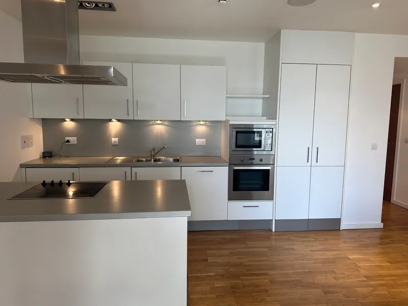 Brayford Waterfront // 2 Bed & 2 Bath // JULY 2026 - Image 4